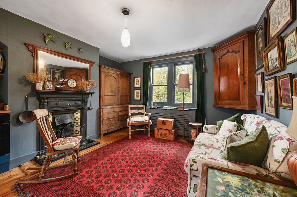 Property photo 3 of 41