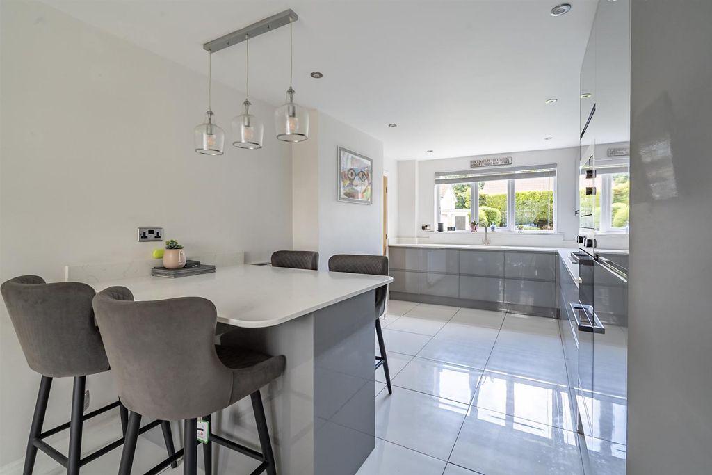 Property photo 3 of 16 Kitchen / Dining 1