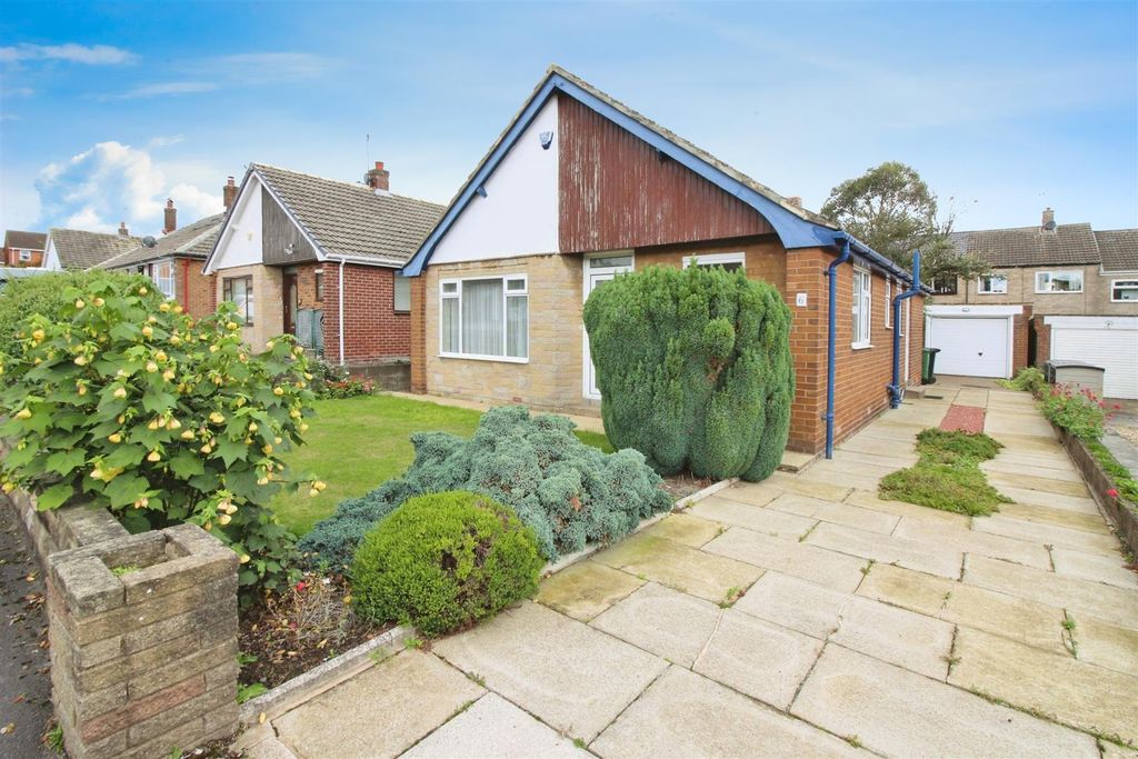Property photo 1 of 11 Outside