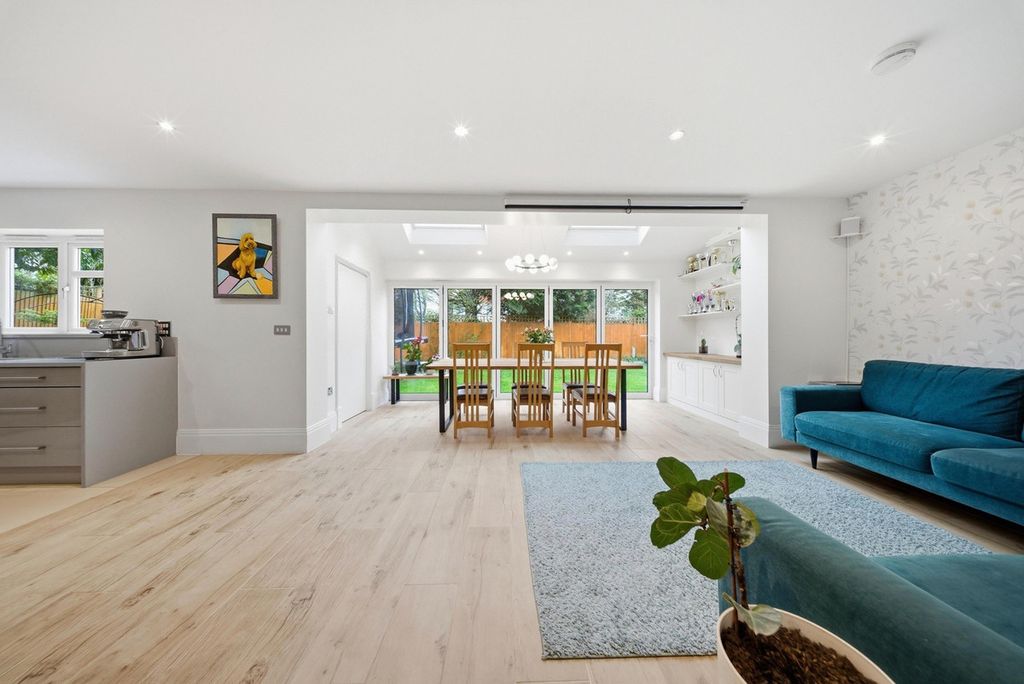 Property photo 2 of 27