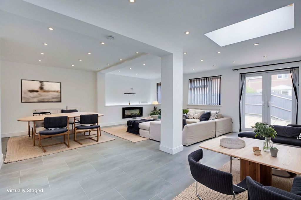 Property photo 3 of 35