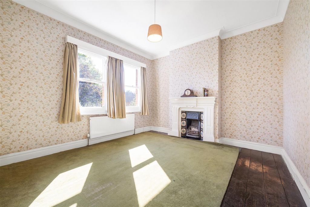 Property photo 2 of 15 Reddons Road-2.Jpg
