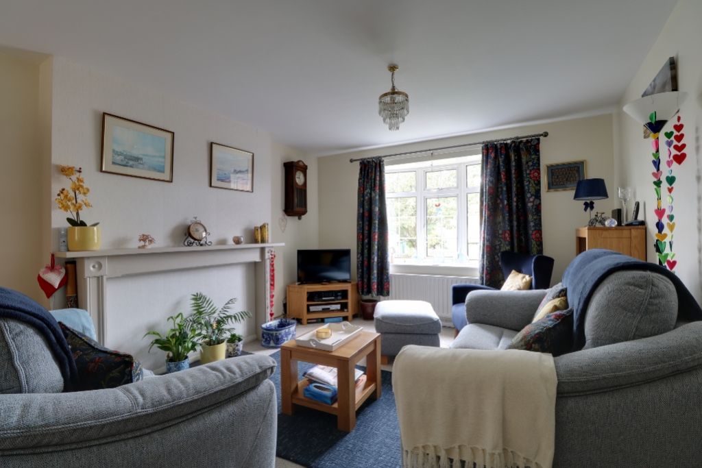 Property photo 3 of 16 Lounge