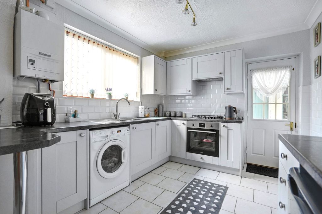 Property photo 3 of 13