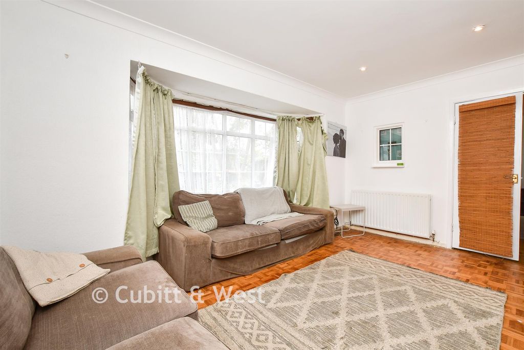 Property photo 3 of 15 Dining Room