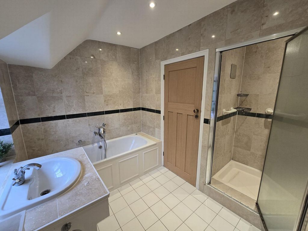 Property photo 3 of 17 Photo 11