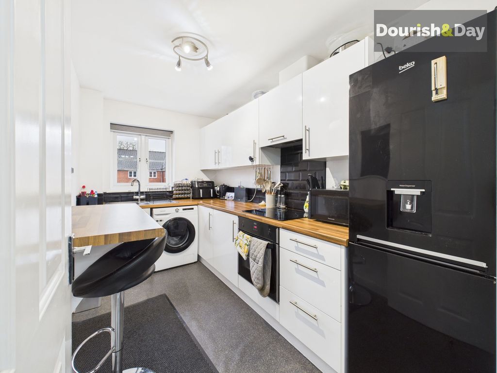 Property photo 3 of 12 Kitchen