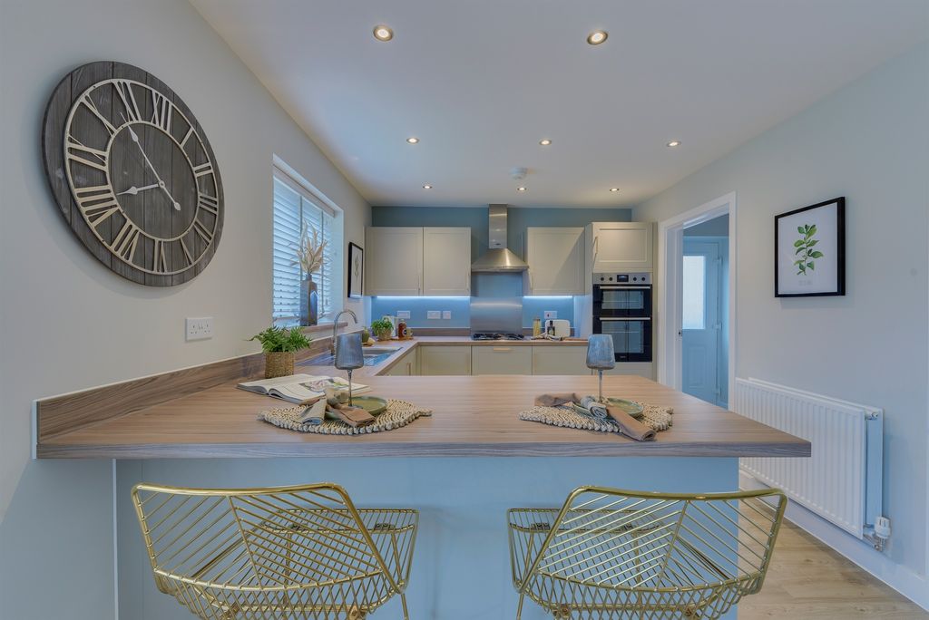 Property photo 2 of 21