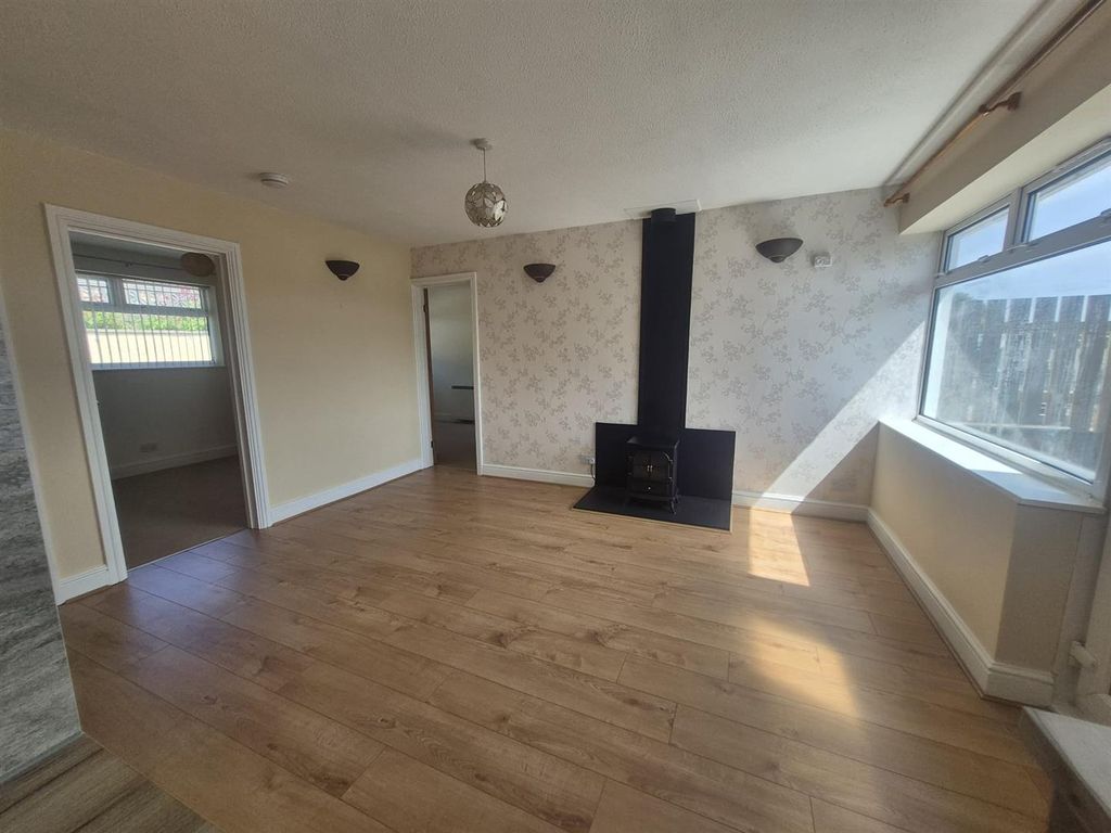 Property photo 2 of 20 16Sc Living Room 2.Jpeg