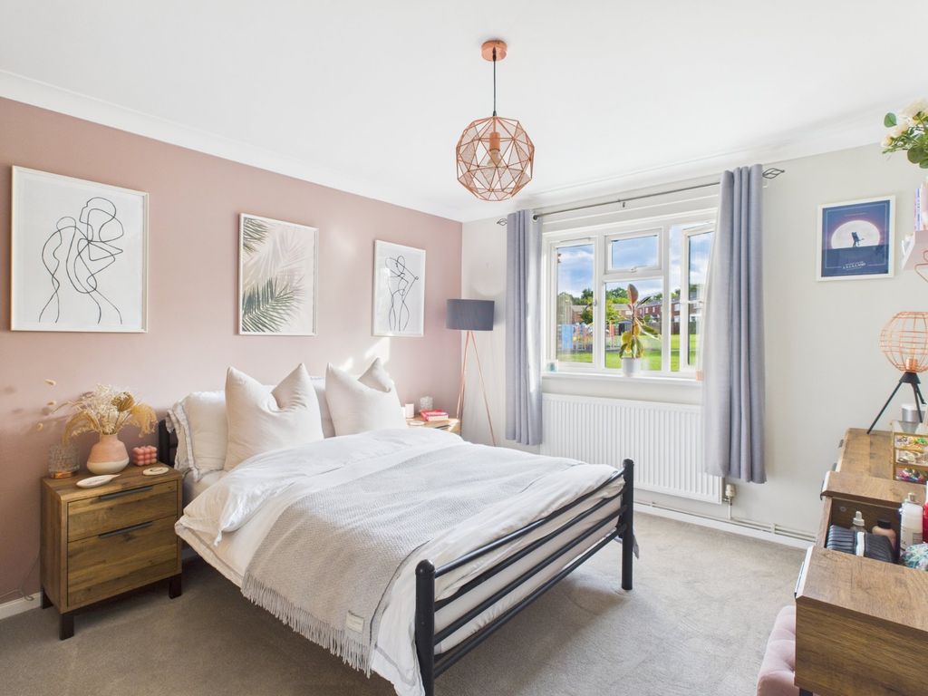 Property photo 2 of 10 Bedroom