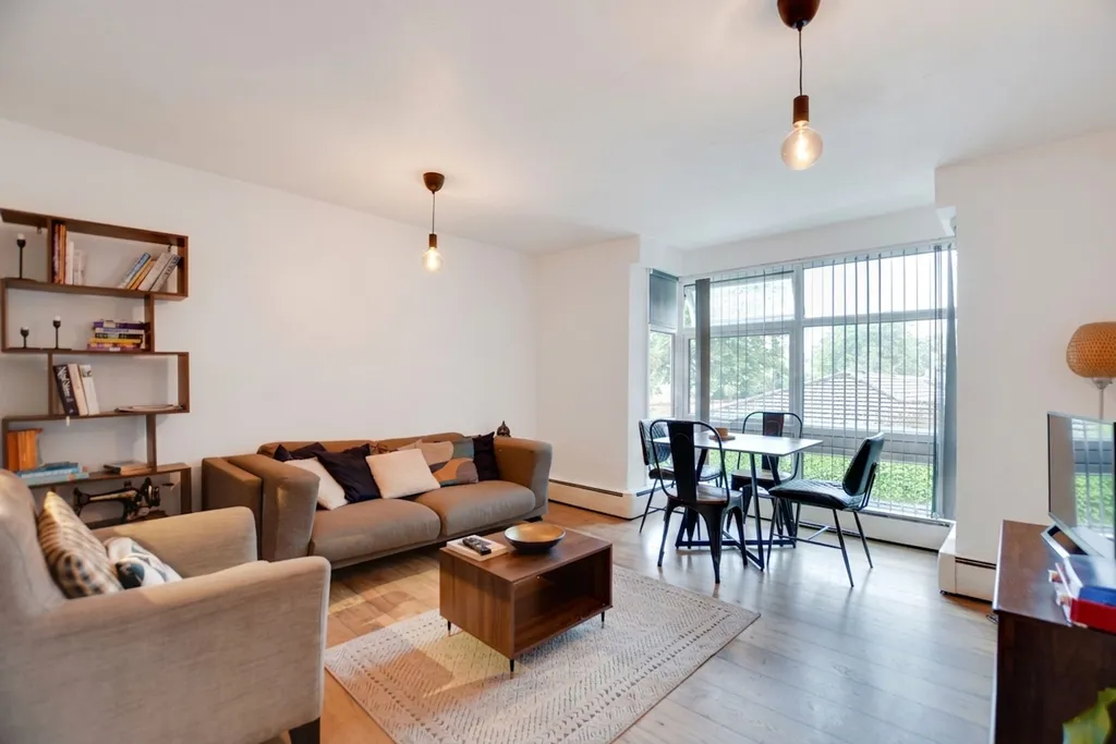 Apartment in Leicester, Knighton - More