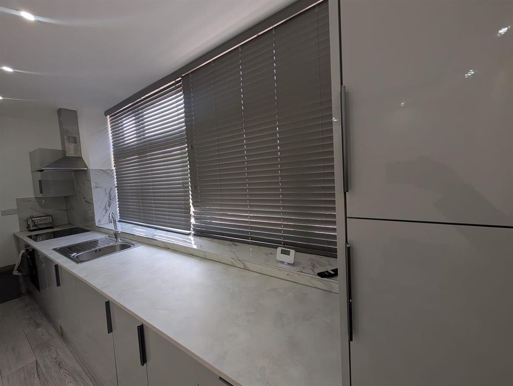 Property photo 3 of 5 Sleek Modern Kitchen With Stylish Grey Units...