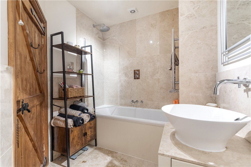 Property photo 3 of 9 Bathroom