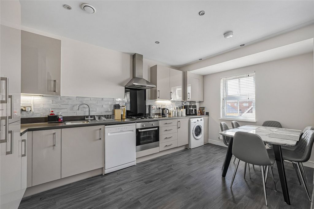 Property photo 3 of 17 Kitchen/Dining Area