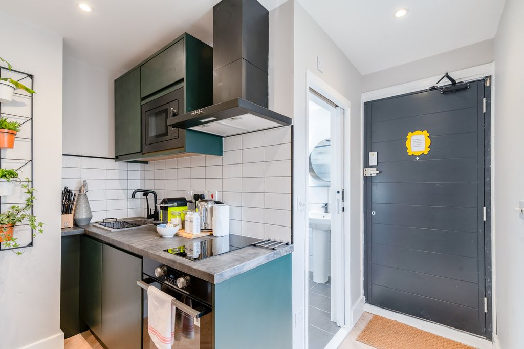 Property photo 3 of 23