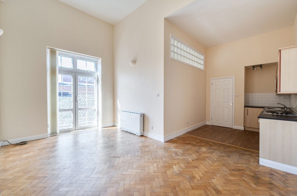 Property photo 2 of 13 1467999-14-6A16B9...