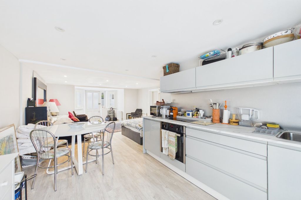 Property photo 2 of 7 Picture No. 07