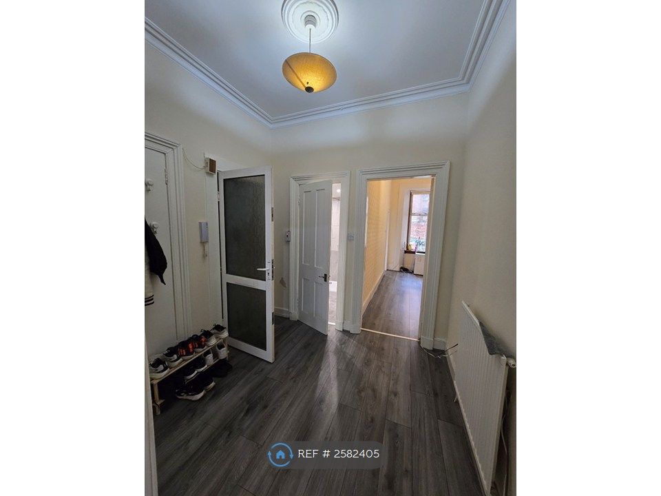 Property photo 2 of 5 Hallway