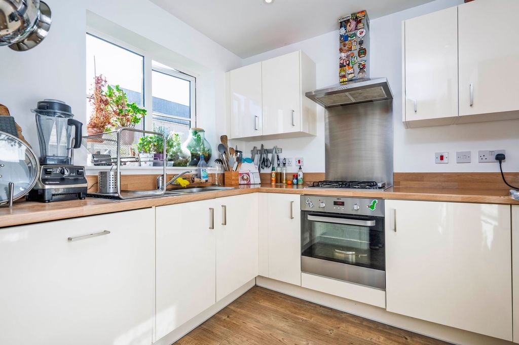 Property photo 3 of 15 Kitchen