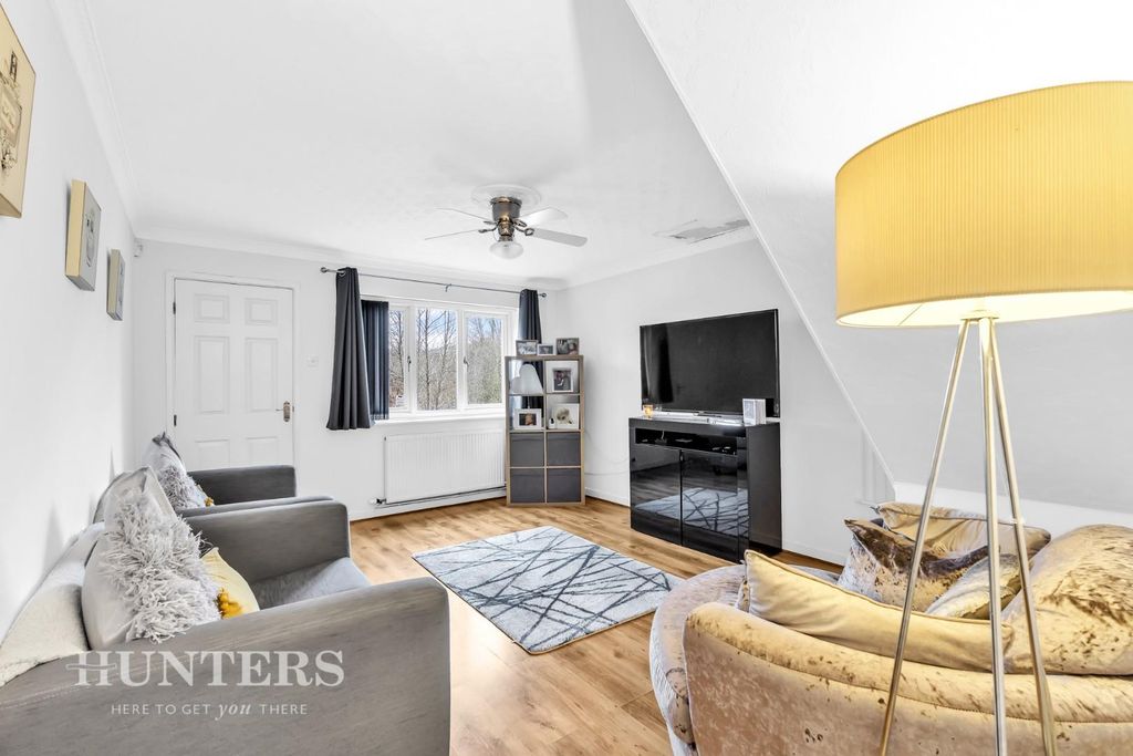 Property photo 2 of 18 Lounge