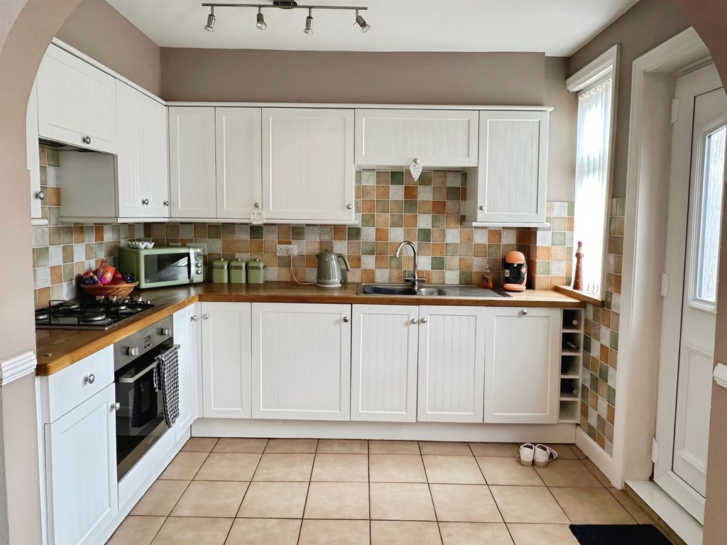 Property photo 2 of 14