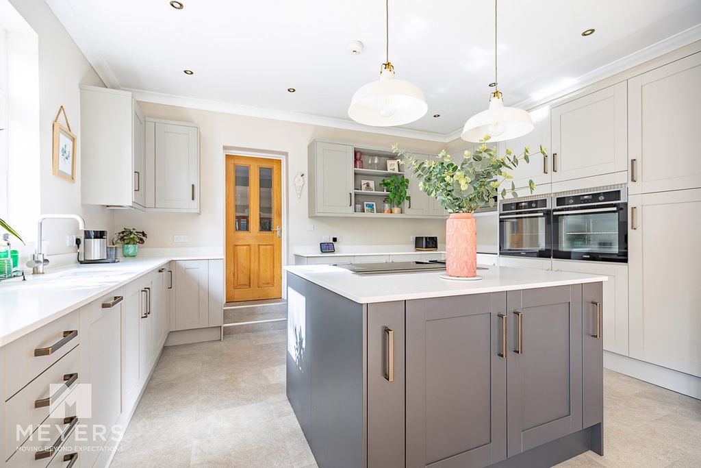 Property photo 3 of 24