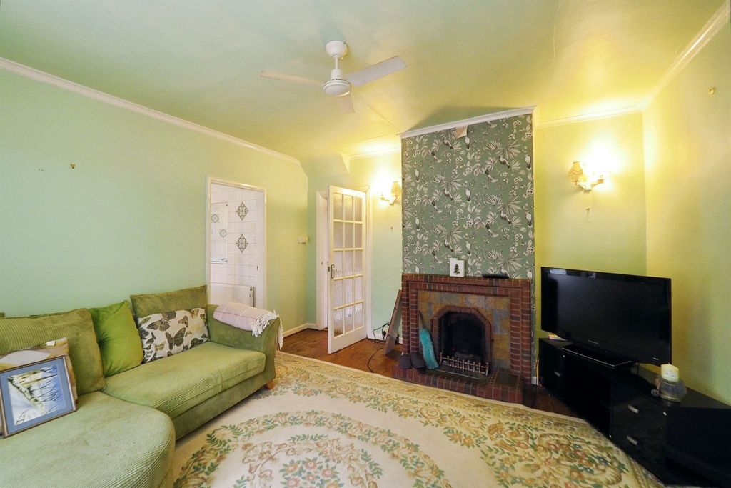 Property photo 2 of 21