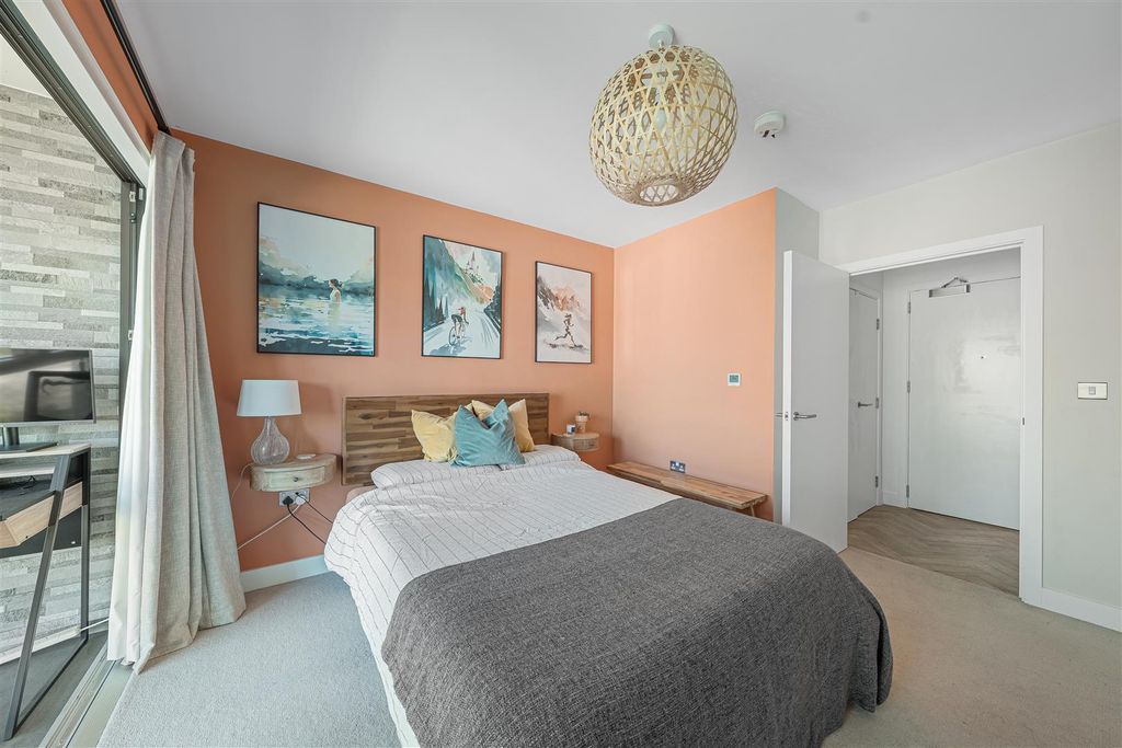 Property photo 2 of 15 Lanthorn Court-05.Jpg