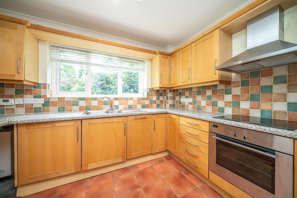 Property photo 3 of 17 27-Christchurch-Close-1008.Jpg