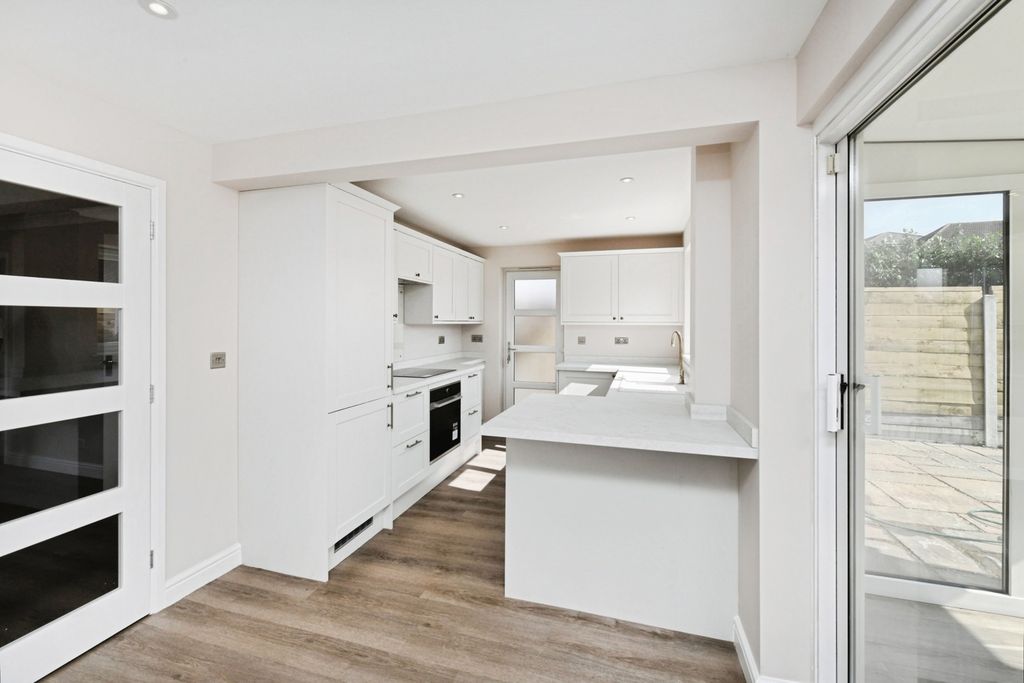 Property photo 3 of 20 Pbox-Img.Jpg
