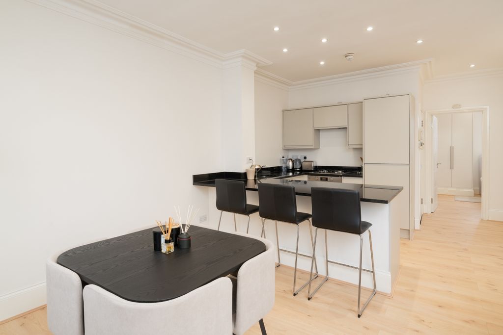 Property photo 3 of 13 Westbourne Street...