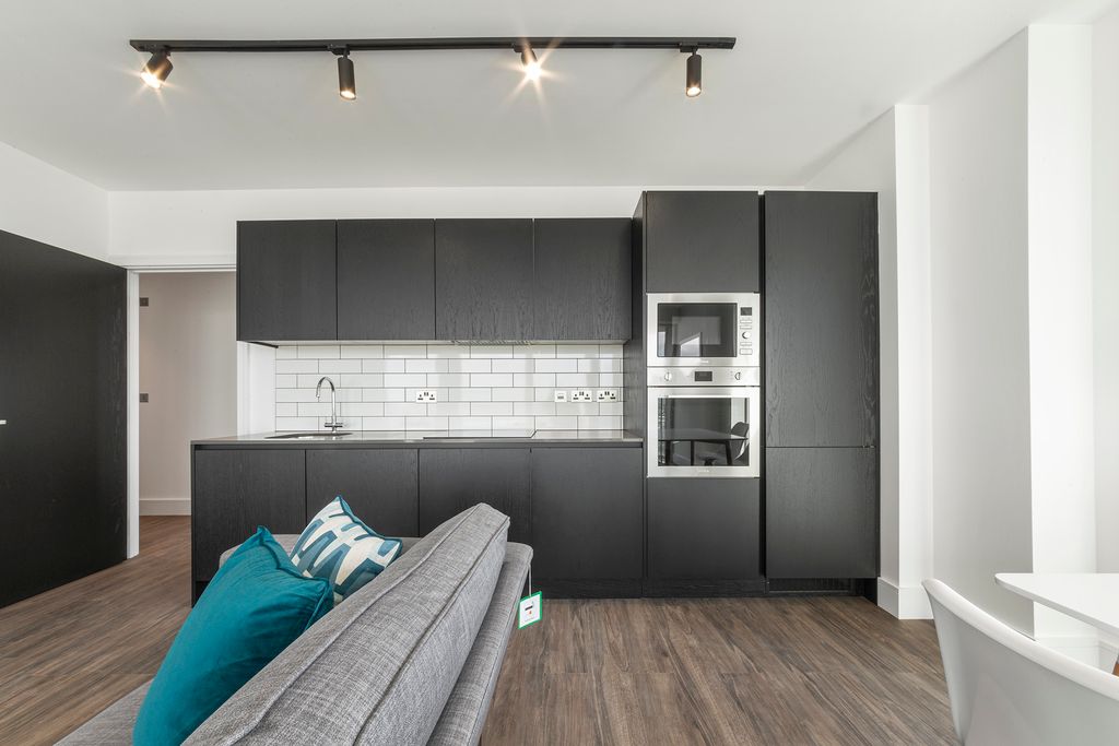 Property photo 2 of 21