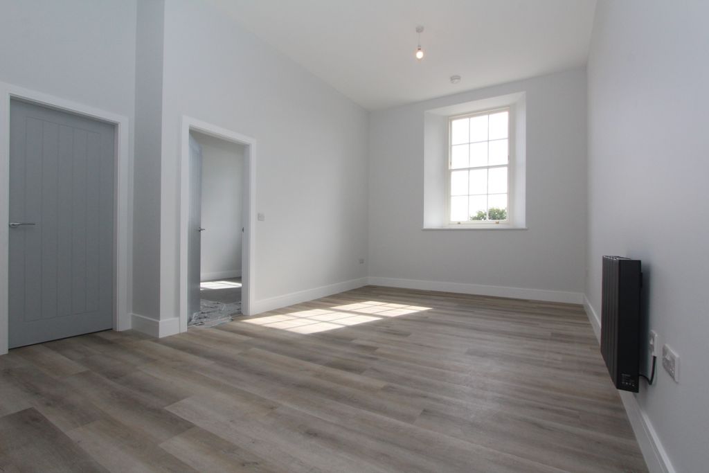 Property photo 3 of 11 2025-09-08 09.40.37