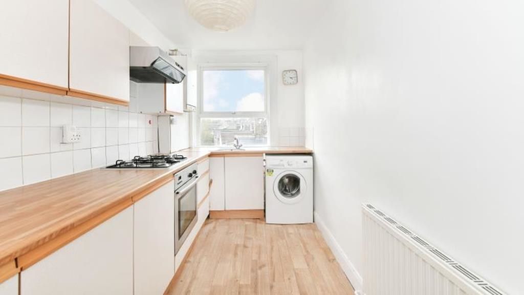 Property photo 2 of 6 Kitchen