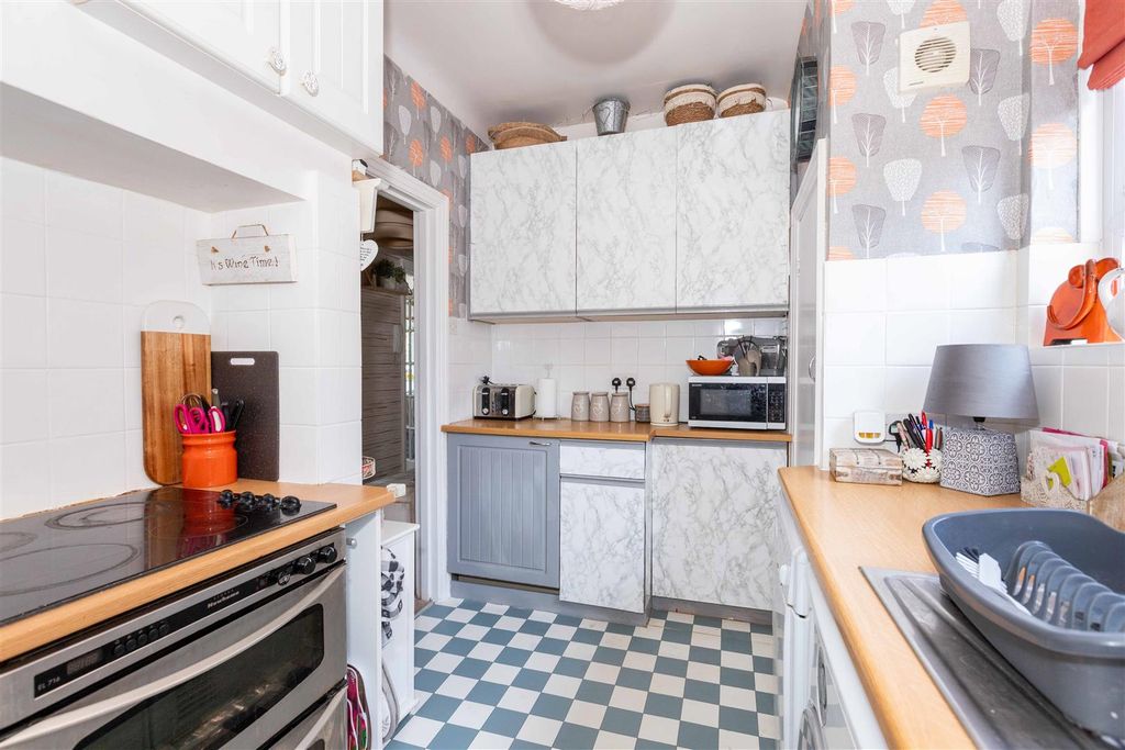 Property photo 3 of 13 Daneswood House-09.Jpg