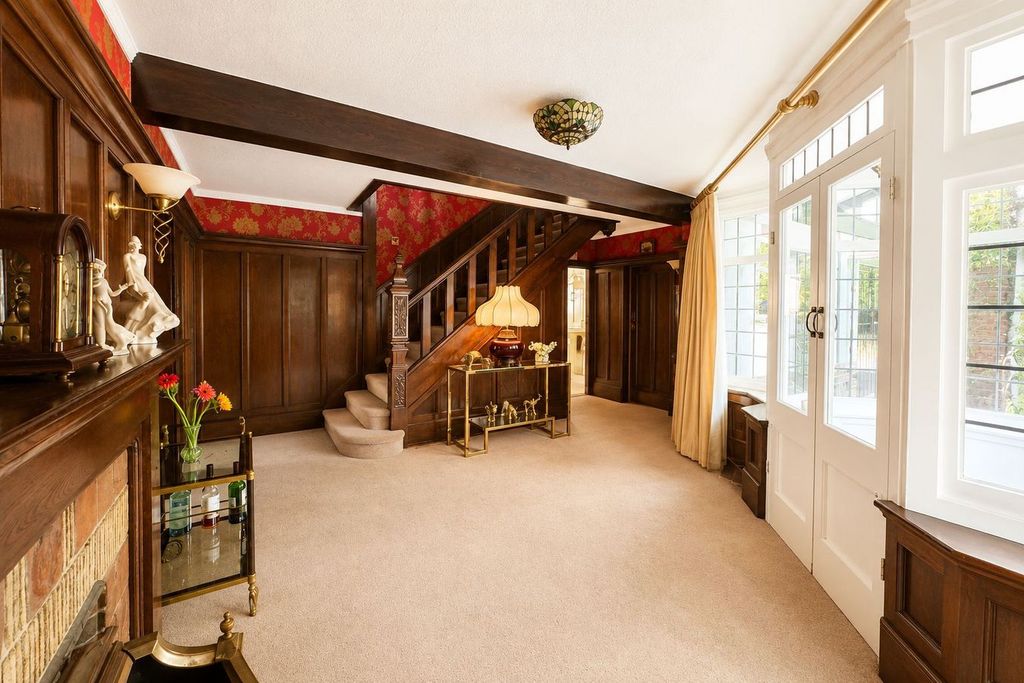 Property photo 2 of 33