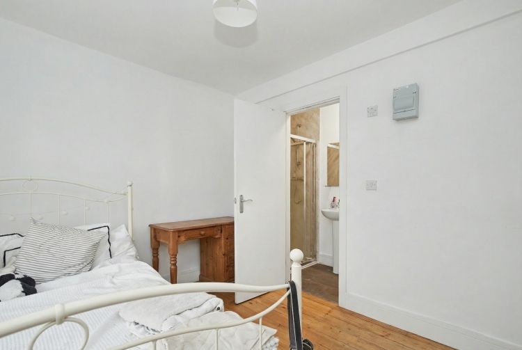 Property photo 2 of 13 320181