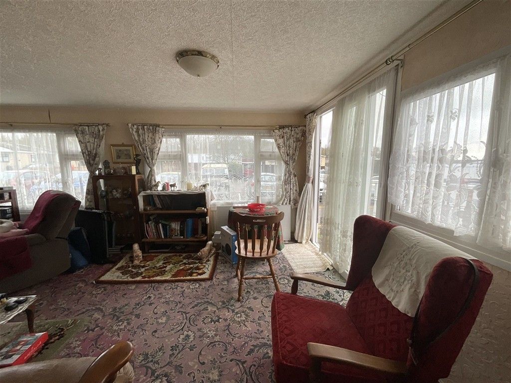 Property photo 3 of 8 Lounge