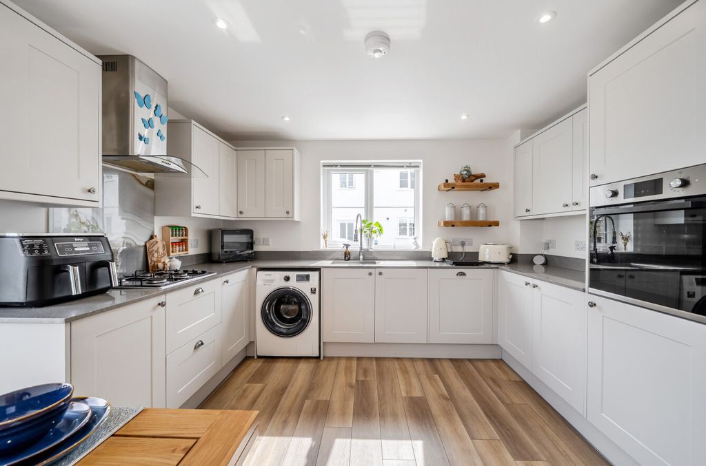 Property photo 2 of 19 1458799-8-6A05ee0...