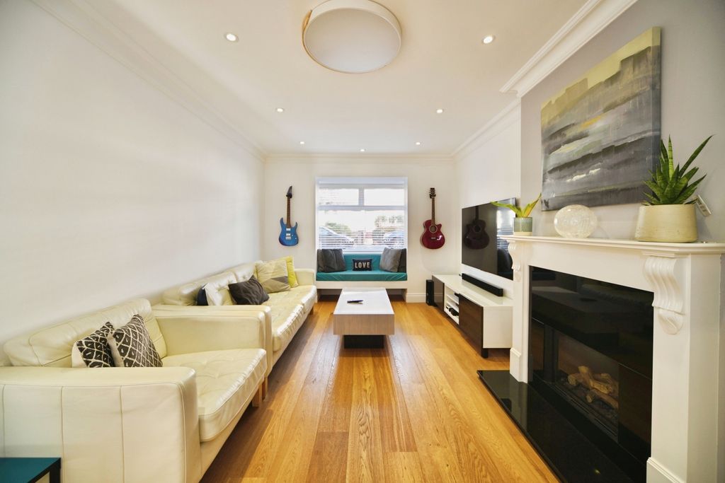 Property photo 3 of 21 Pbox-Img.Jpg