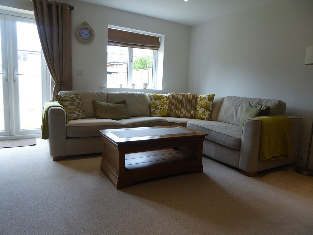 Property photo 2 of 11 Lounge