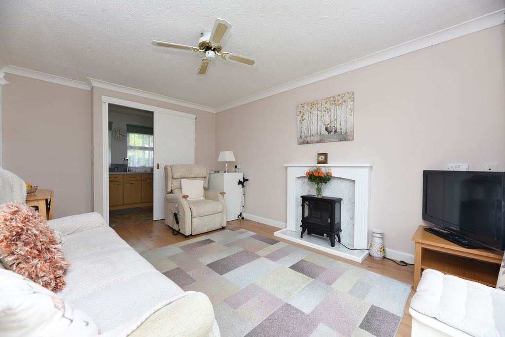 Property photo 2 of 8