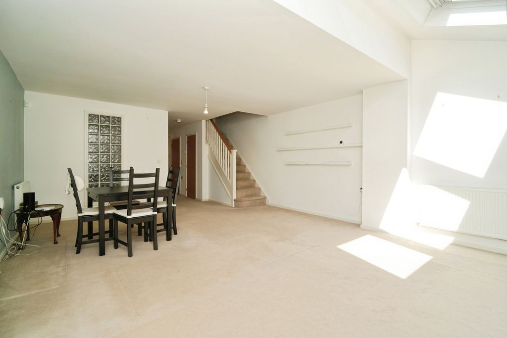 Property photo 3 of 20 Dining Area