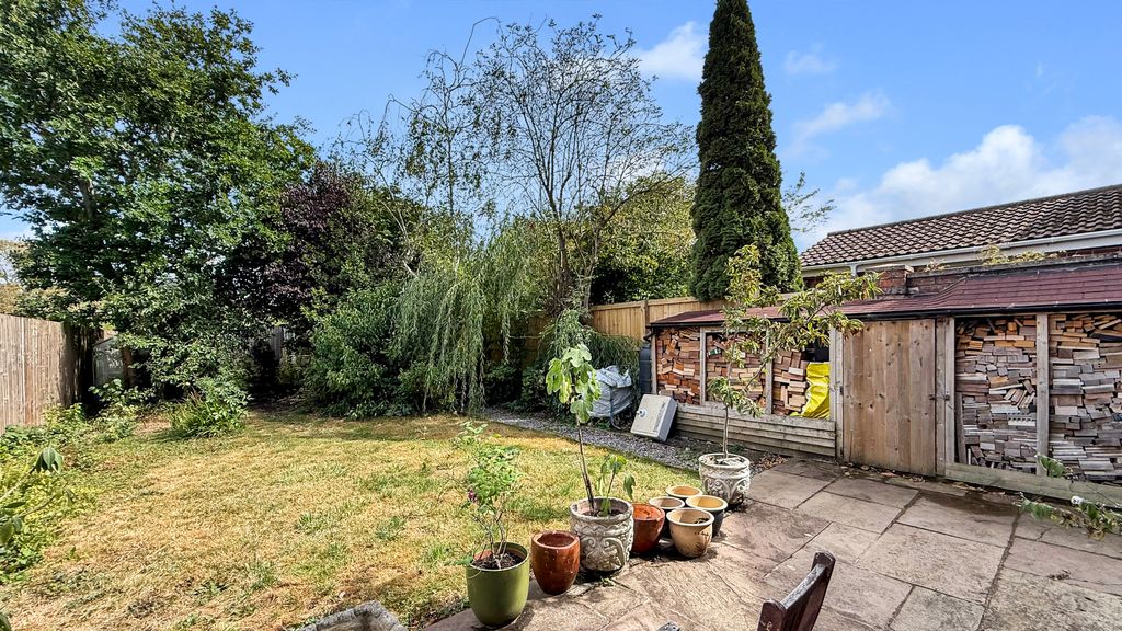 Property photo 2 of 13 Garden