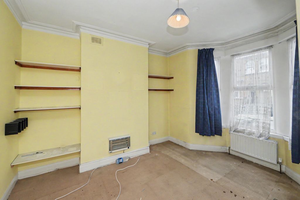 Property photo 3 of 11 Flat A, 54 Thurlow Hill, West Dulwich, London, Se21 8Jn
