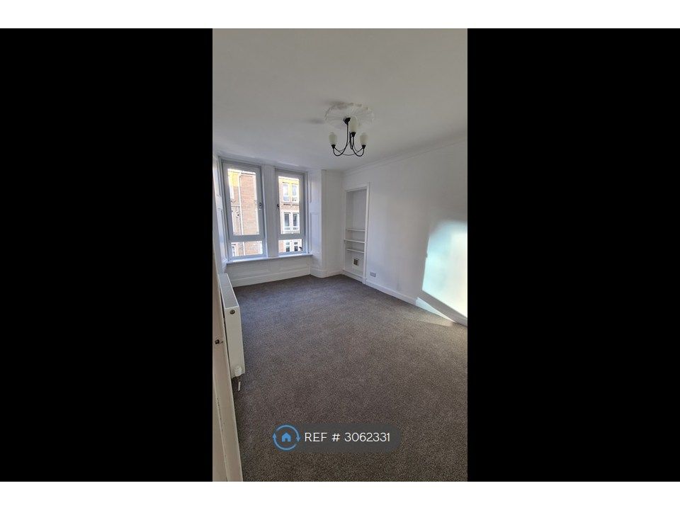Property photo 1 of 17 Living Room