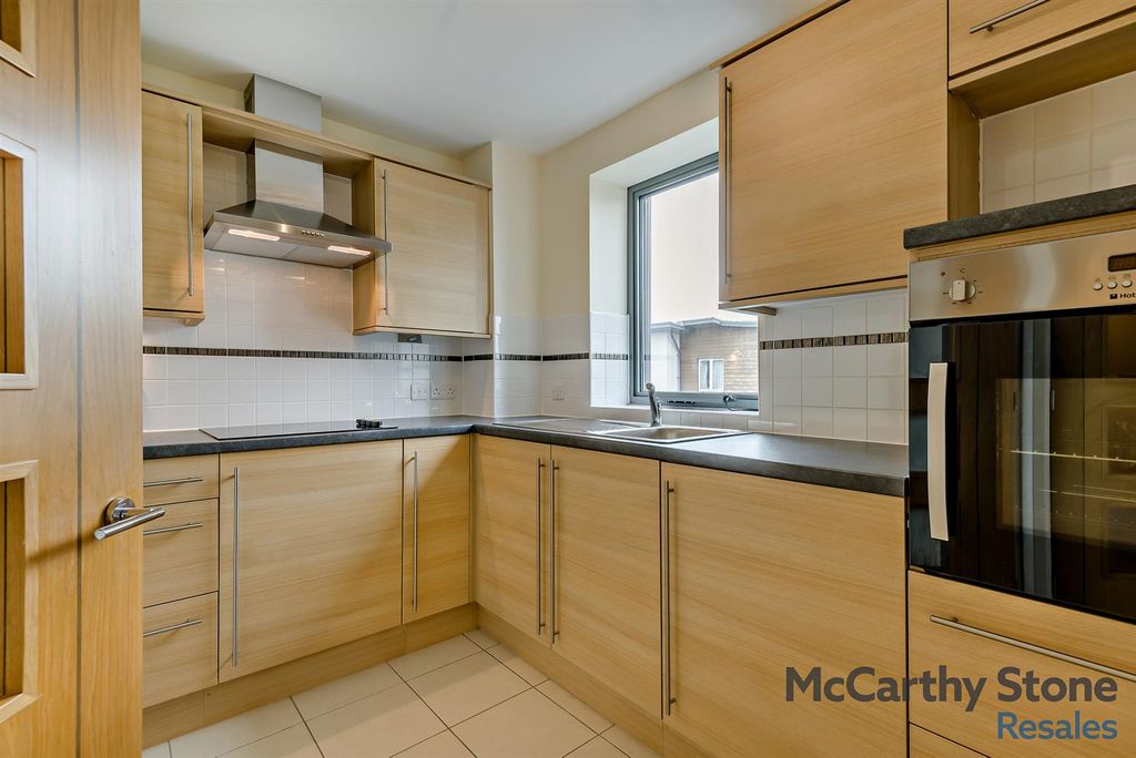 Property photo 3 of 14 8663829-Interior11-800.Jpg