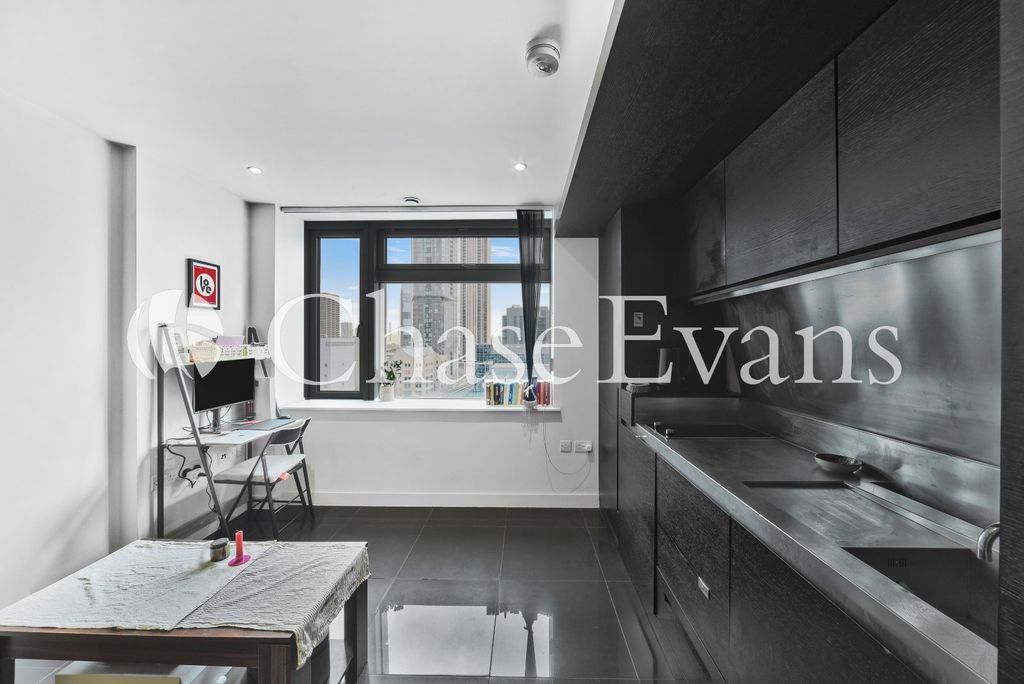 Property photo 2 of 12 Kitchen