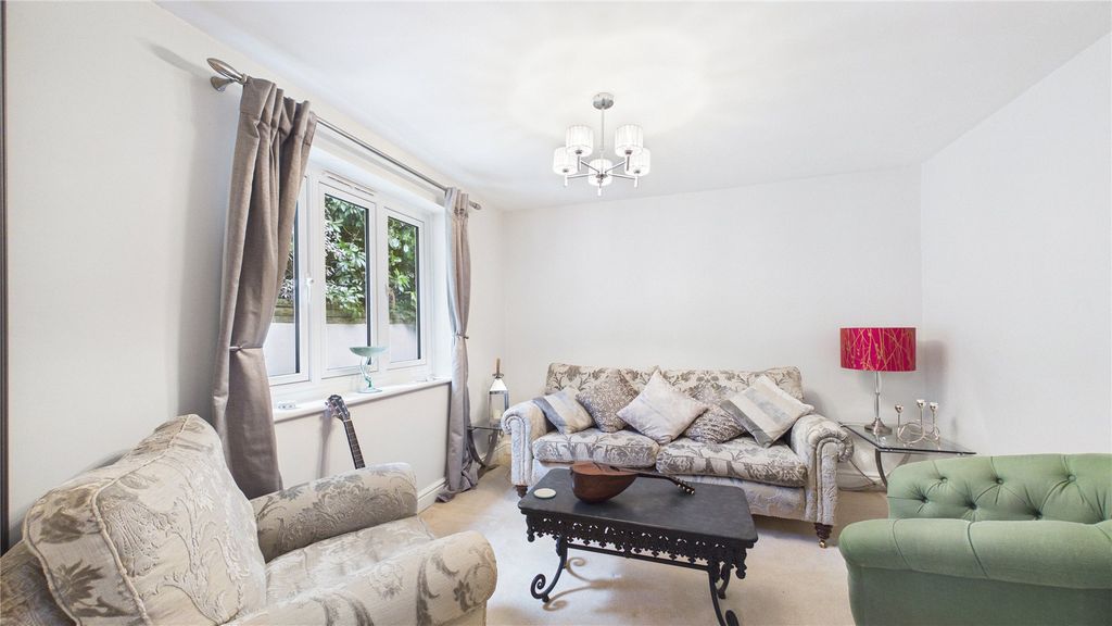 Property photo 3 of 21 Picture 3