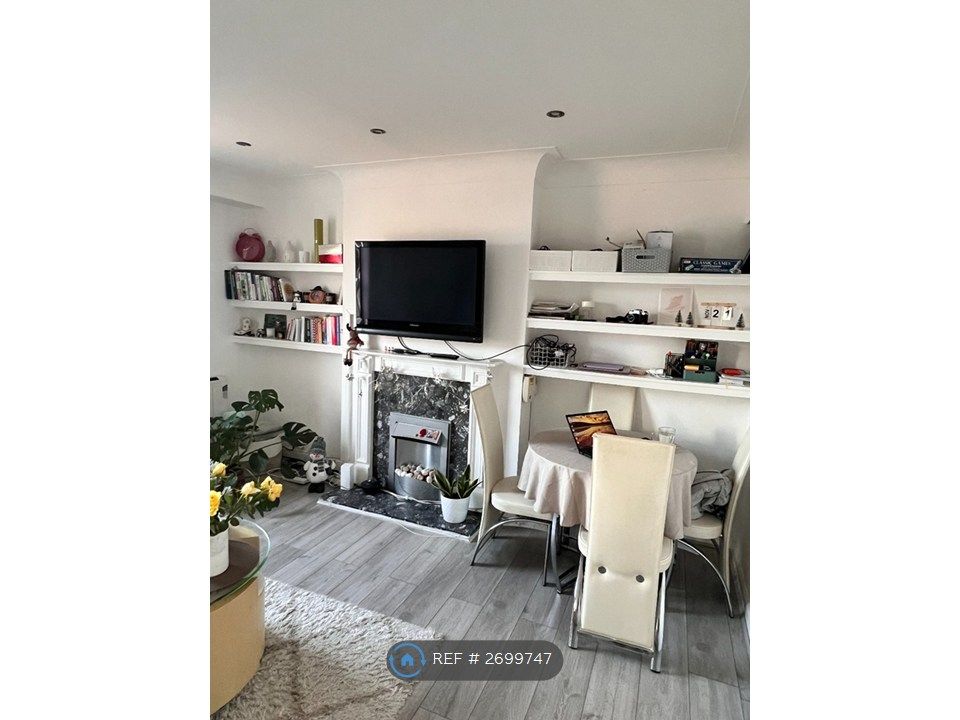 Property photo 3 of 10 Living Room